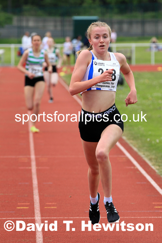 Women and Girls 1500 metres, 2022 North Eastern Track and Field Champs., Middlesbrough. David T. Hewitson/Sports for All Pics
